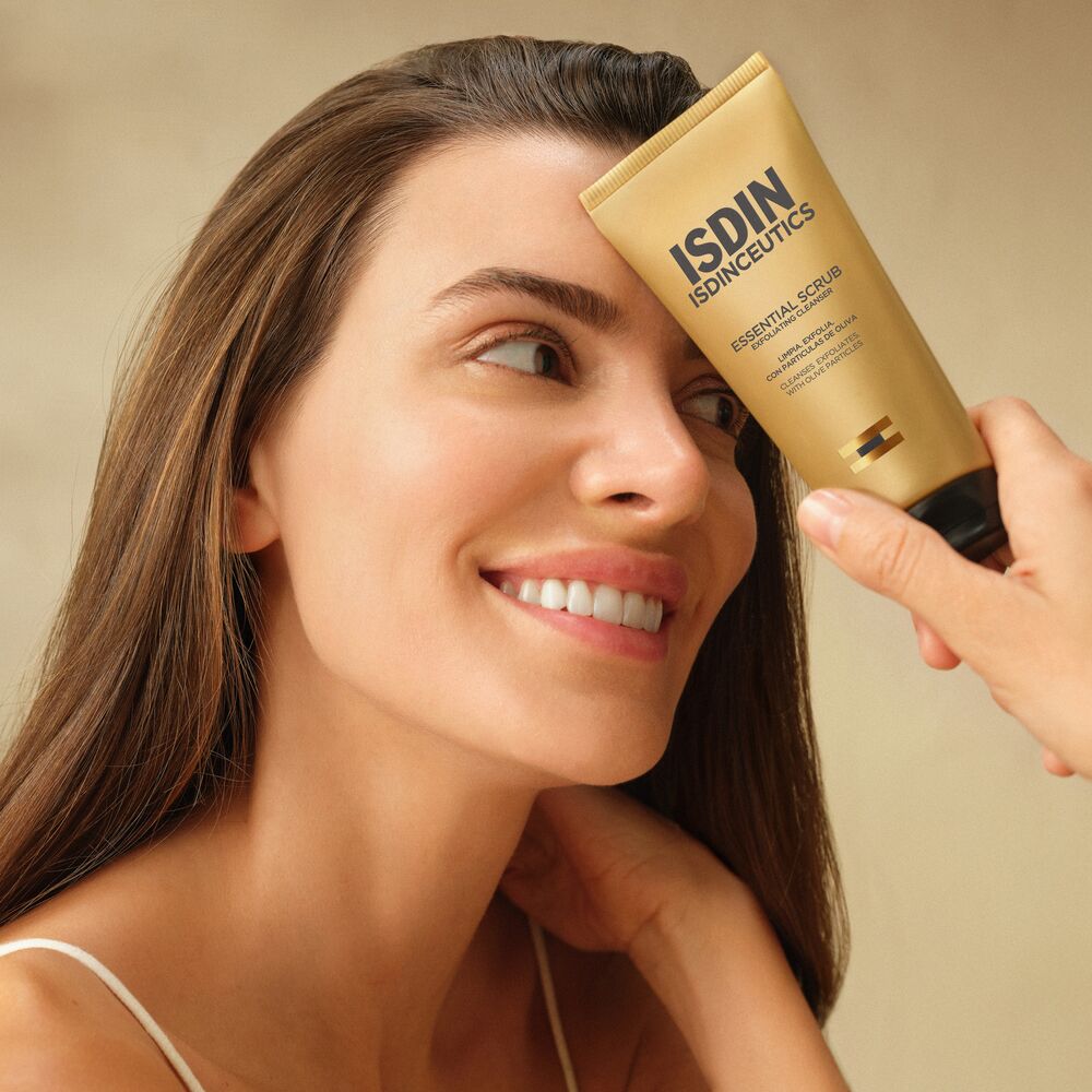 Isdin Essential Scrub
